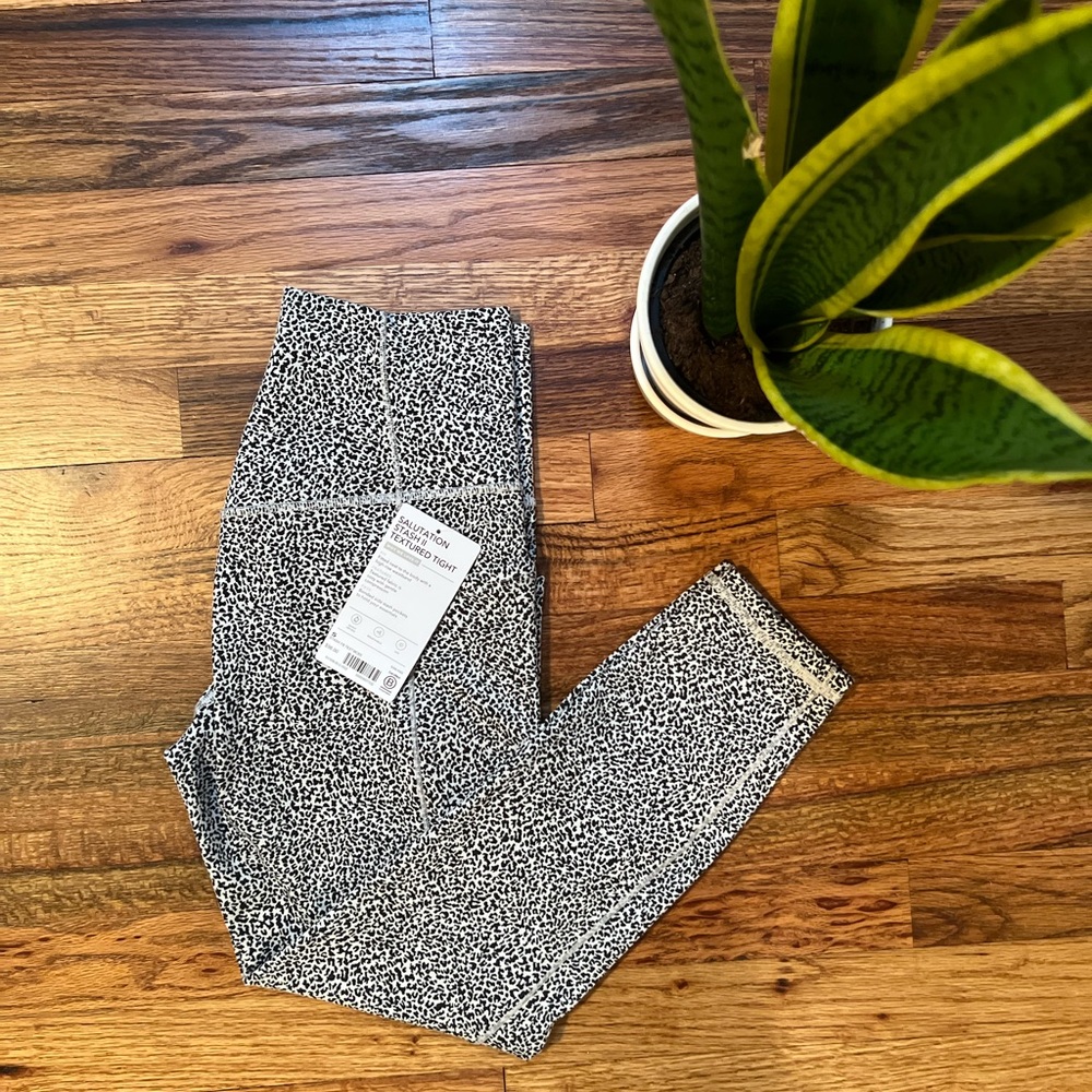 Athleta salutation stash II textured tight